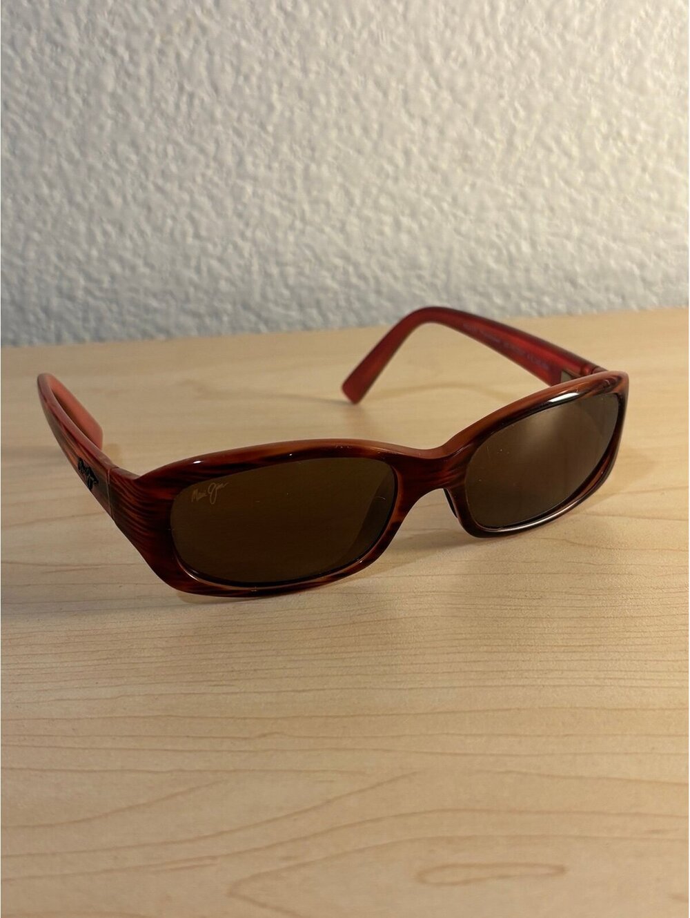 Maui Jim Punchbowl Red Lightweight Polarized Sunglasses MJ219-03 Italy 54-17-135